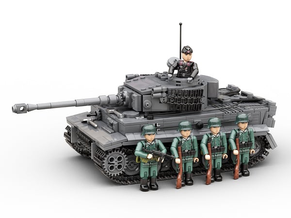Tiger I Tank with Tank Commander & Infantry Squad (5 Figures)