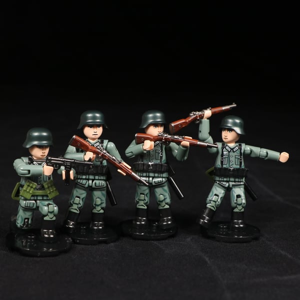 WW2 German Infantry Rifleman Midfigure 4-Men Squad